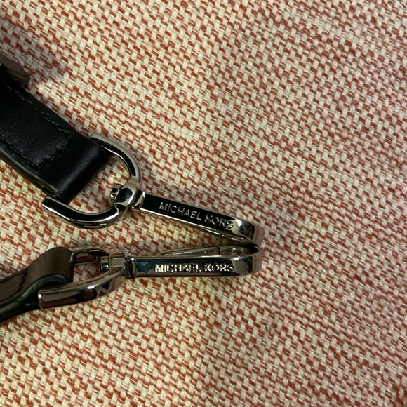 Elegant Black Michael Kors Gramercy bag - Picture 7 of 8